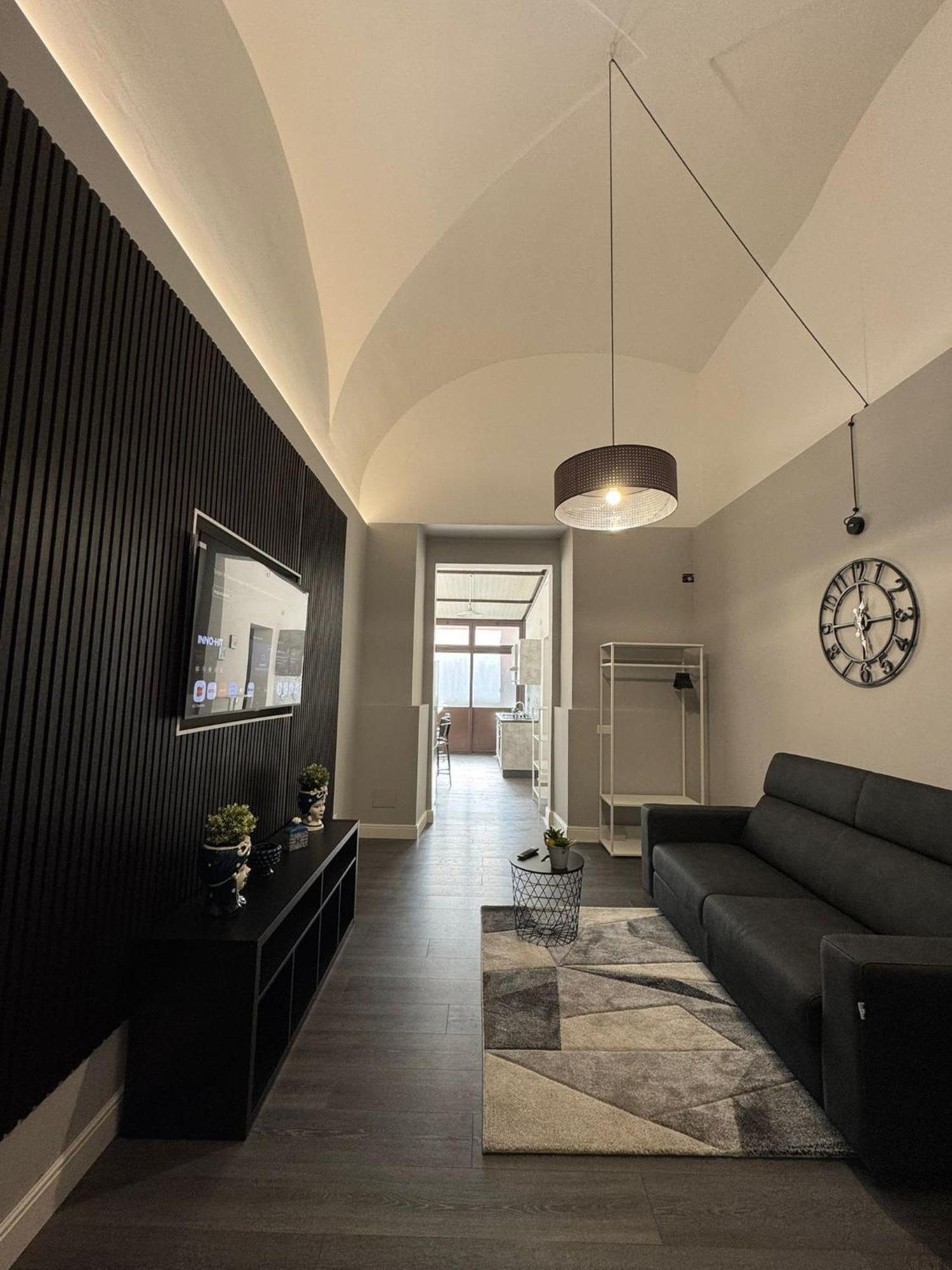 Delucahome Apartment